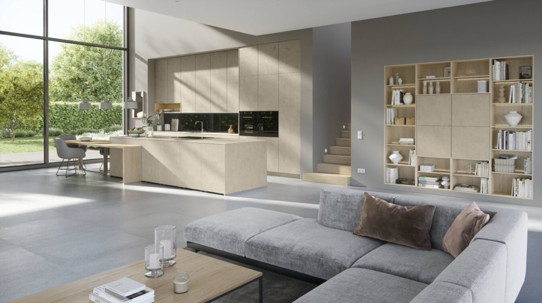 Moderne Wohnküche mit Kochinsel und Holzfronten
